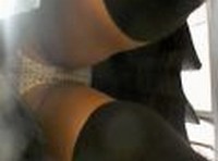アダルト動画：【逆さ撮り】ムチムチなニーソックスでミニスカの私服JC&JKの生パン盗撮【パンチラ】